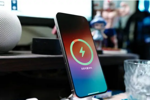 镇赉苹果15换屏服务分享用什么充电器给iPhone15充电更好 